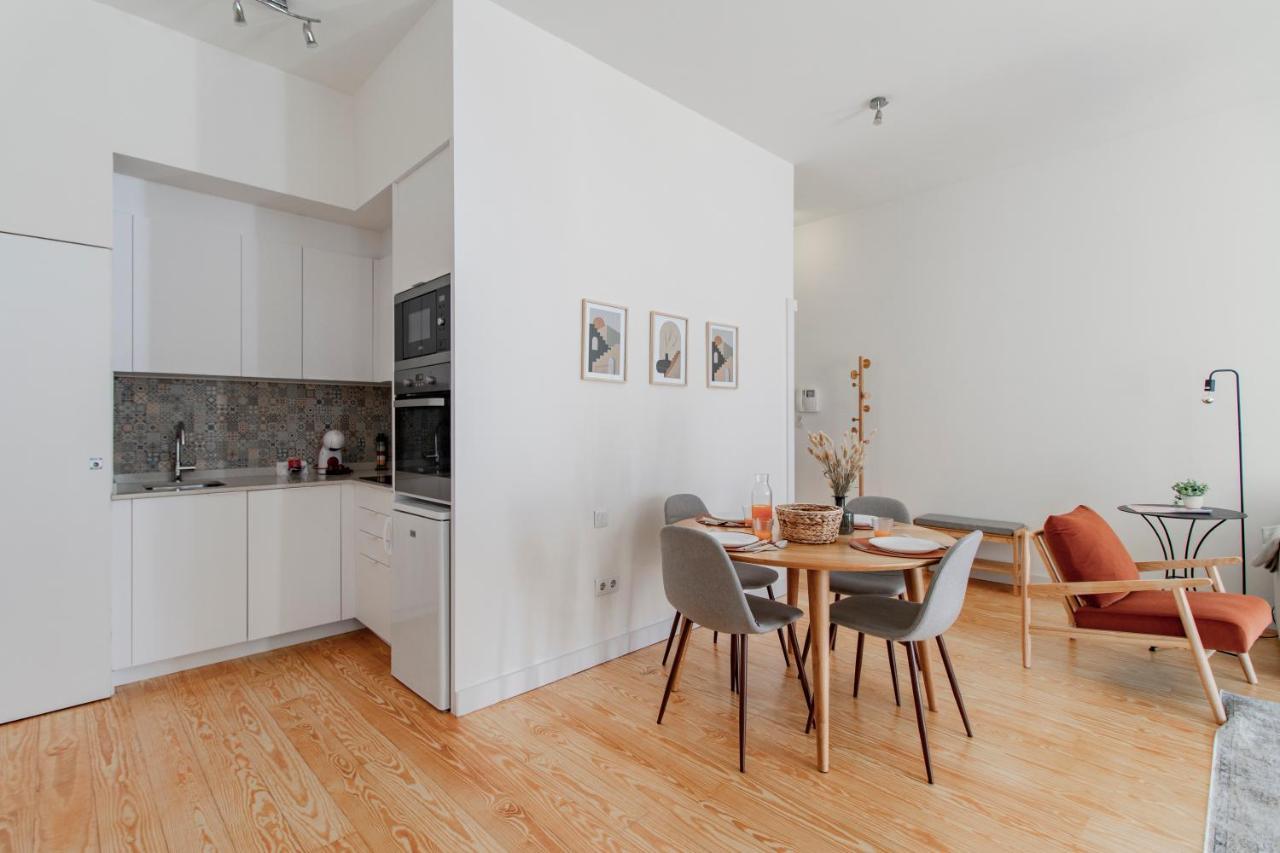 Virtudes Flat W/ Ac & Balcony By Lovelystay Porto Exterior foto