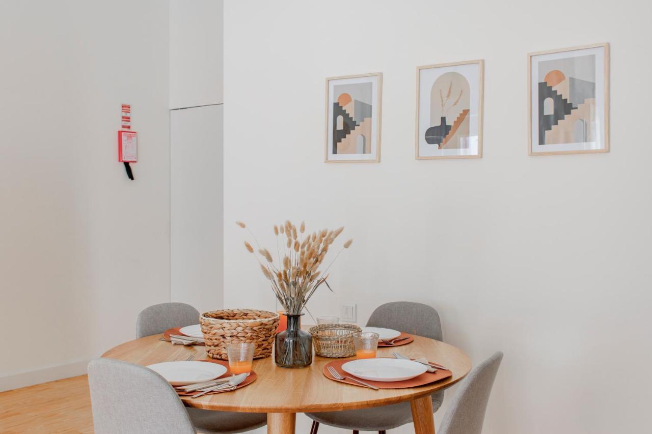 Virtudes Flat W/ Ac & Balcony By Lovelystay Porto Exterior foto