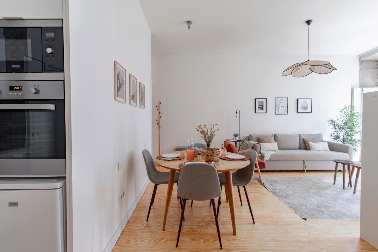Virtudes Flat W/ Ac & Balcony By Lovelystay Porto Exterior foto